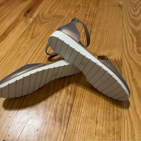 NWOB Eileen Fisher Emmet Metallic Ankle Strap Flat Women’s SIZE 8
