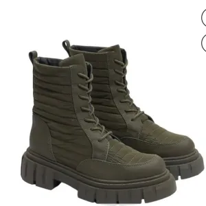 NWOB💥Sam Edelman Olympia Olive Chunky Lug Sole Lace Up Ankle Combat Boots Sz. 9
