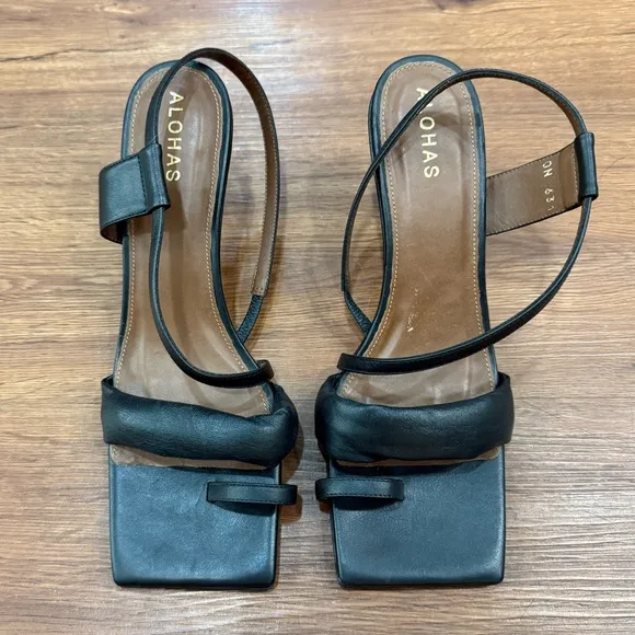 NWOT ALOHAS Asymmetric Strap Sandals EU 39