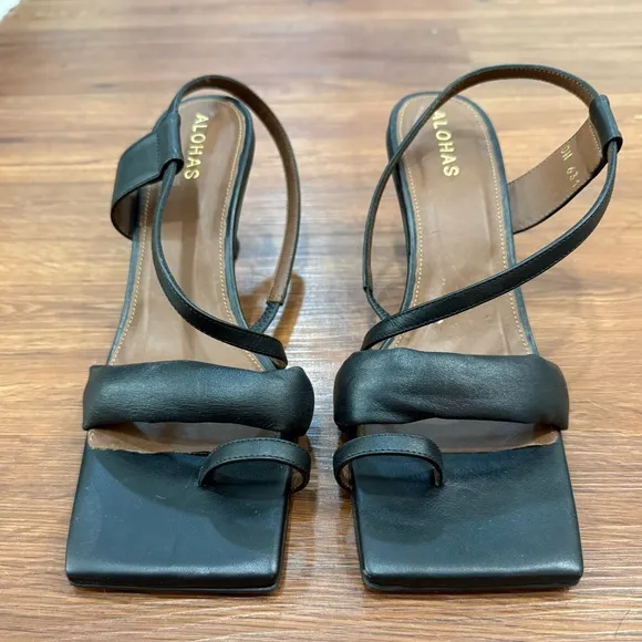 NWOT ALOHAS Asymmetric Strap Sandals EU 39