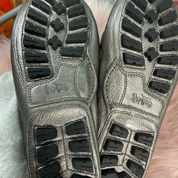 NWOT Coach Silver Loafers leather Arlene driving moccasin sz 7.5
