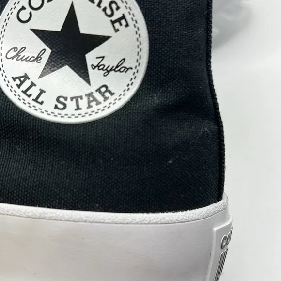 NWOT Converse Chucks Lugged 2.0 High Top Platform Sneakers Black Womens 10.5