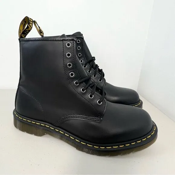 NWOT Dr. Martens 11822 Black Leather Lace Up Combat Boots M 12