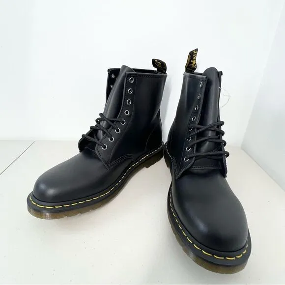 NWOT Dr. Martens 11822 Black Leather Lace Up Combat Boots M 12