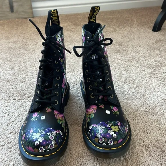NWOT Dr. Martens Leather Floral Lace Up Combat Boots