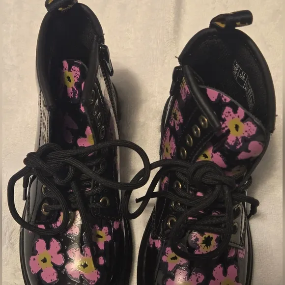 NWOT Dr. Martens Pansey Fayre Combat Boots Girls Size US 11 Floral Black