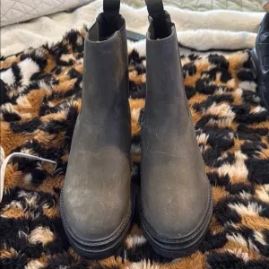 NWOT Jenni Kayne Olive green Leather Chelsea Boots