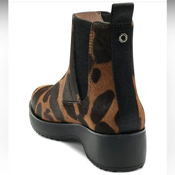 NWOT Louise et Cie Cowhide Chelsea Boots