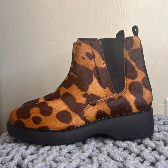 NWOT Louise et Cie Cowhide Chelsea Boots