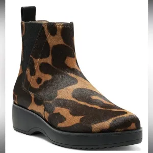 NWOT Louise et Cie Cowhide Chelsea Boots
