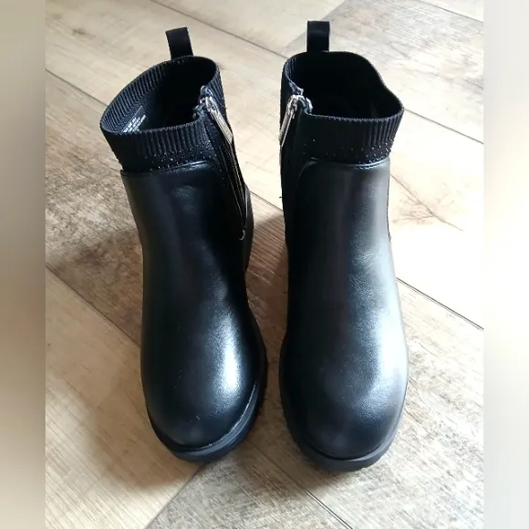 NWOT Marc Fisher Big Girls Heidi Platform Outsole Chelsea Boots Size 5