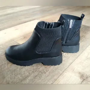NWOT Marc Fisher Big Girls Heidi Platform Outsole Chelsea Boots Size 5