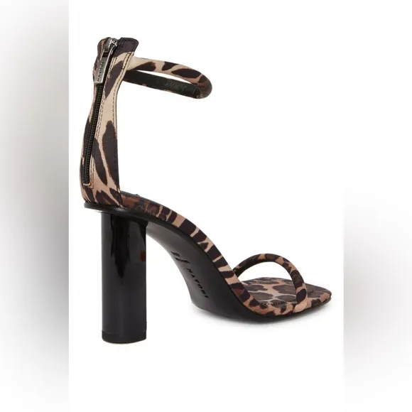 NWOT NATORI GLOW LUXE LEOPARD SATIN BLOCK HEEL SANDALS Size 8.5