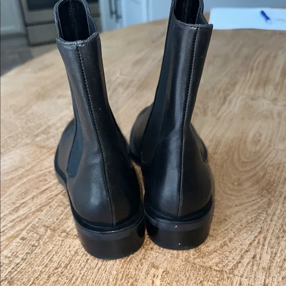 NWOT Stuart Weitzman Leather Ankle Boots 7
