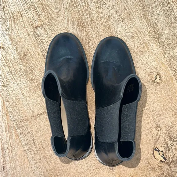 NWOT Stuart Weitzman Leather Ankle Boots 7
