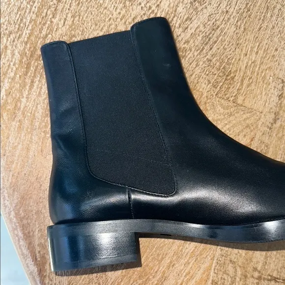 NWOT Stuart Weitzman Leather Ankle Boots 7
