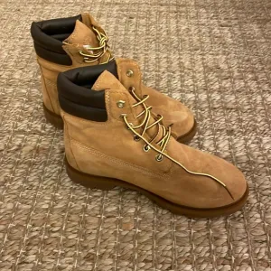 NWOT Timberland 7.5 Boots