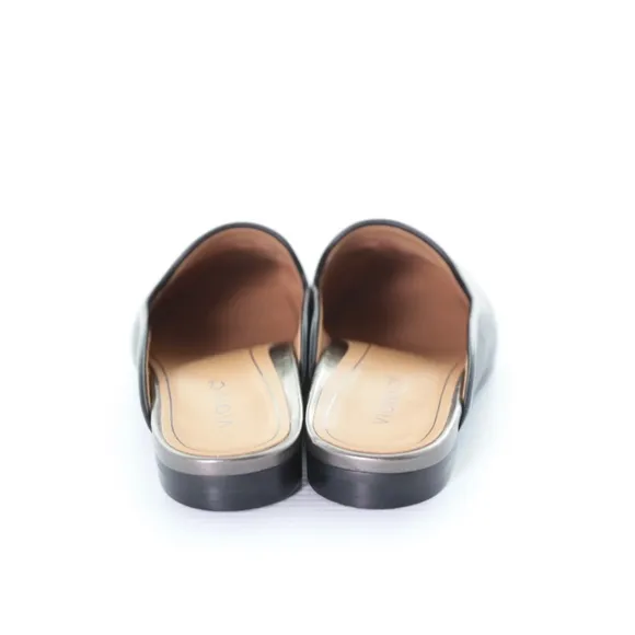 NWOT Vionic Willa Black Smooth Leather Slip On Flats Mules Womens 7M Comfort