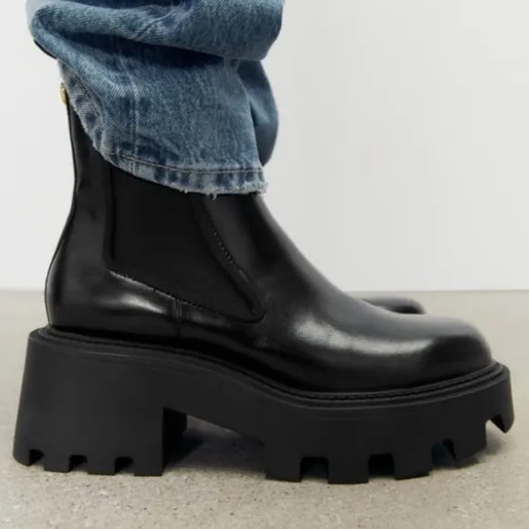 NWOT. Zara Black Chelsea Ankle Boots with Track Sole. Size 10