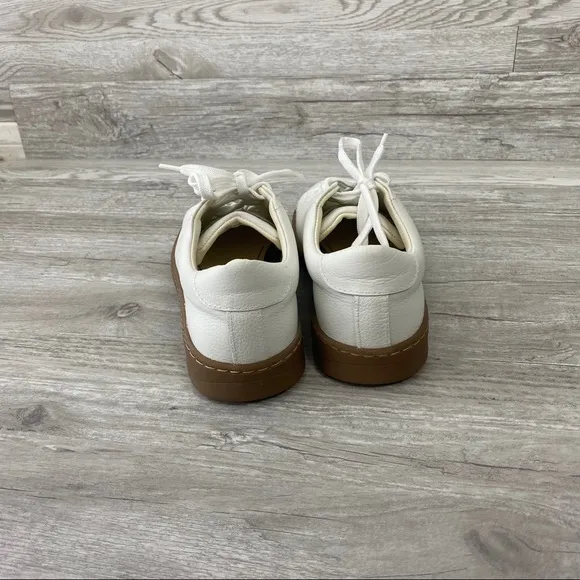 NWOT Zara White Leather Low Top Sneakers