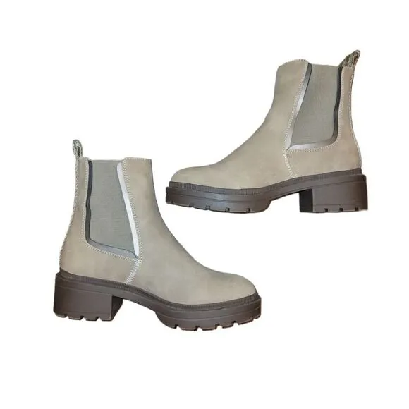 NWOT Rocket Dog IGGIE TAUPE CHELSEA BOOT 6.5
