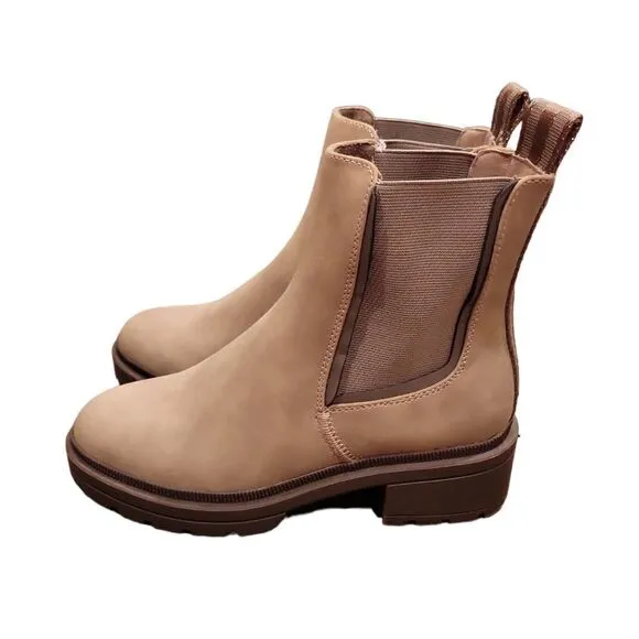 NWOT Rocket Dog IGGIE TAUPE CHELSEA BOOT 6.5