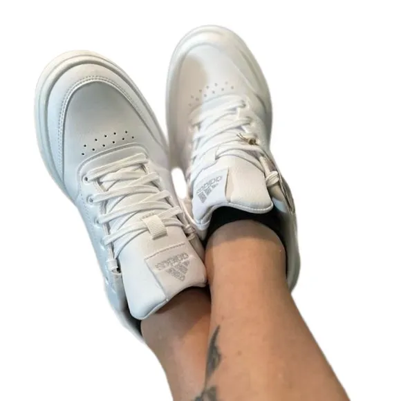 NWT adidas low-top sneakers size 7