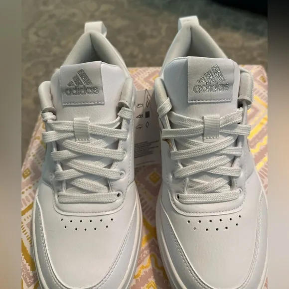 NWT adidas low-top sneakers size 7