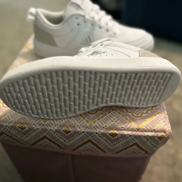 NWT adidas low-top sneakers size 7