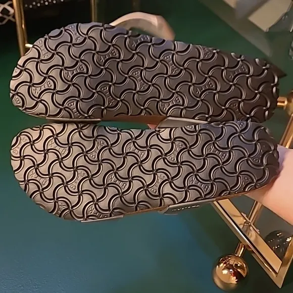 NWT BIRKINSTOCK silver strap sandals