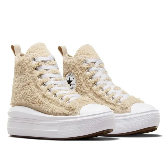 NWT. Converse Chuck Taylor All Star Move Platform Sherpa Sneakers Sz 5 Women’s 7