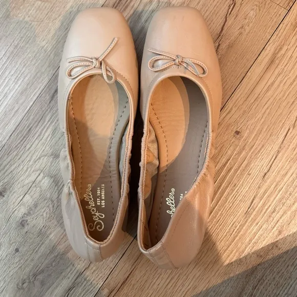 NWT Cream Flats with Textured Fabric and Classic Silhouette