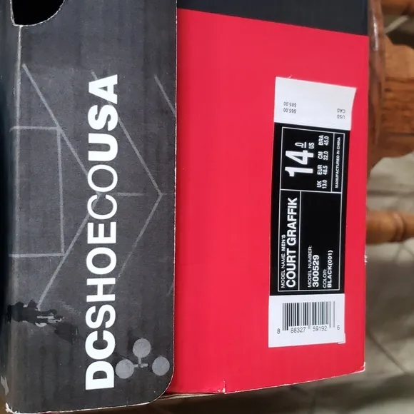 NWT- DC ‘Court Graffik’ Low Top Skate Sneakers