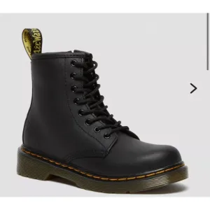 NWT Doc Martens Zavala Youth/Kids Combat Lace Up Leather Black Boots 2US/1UK