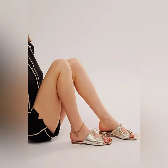 NWT Double Knot Slip On Sandals