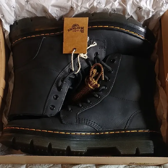NWT Dr. Martens Black Combs Leather Combat Boots Size 10