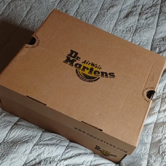 NWT Dr. Martens Black Combs Leather Combat Boots Size 10