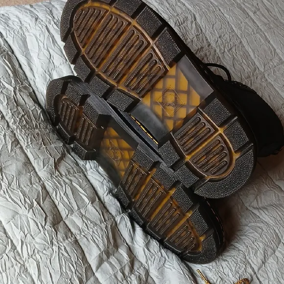 NWT Dr. Martens Black Combs Leather Combat Boots Size 10