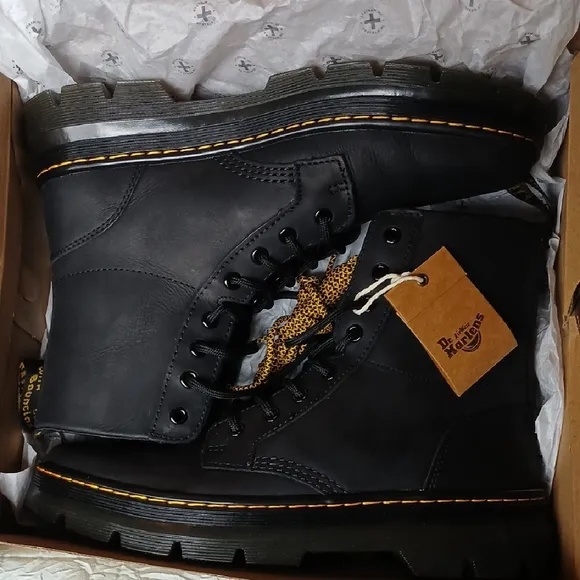 NWT Dr. Martens Black Combs Leather Combat Boots Size 10