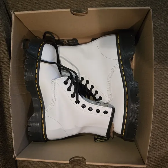 NWT Dr Martens White Combat Boots size 6W 5M