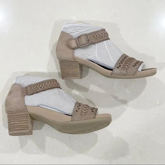 NWT Earth Ivy Seneca Heeled Leather Sandals Dark Blush 9