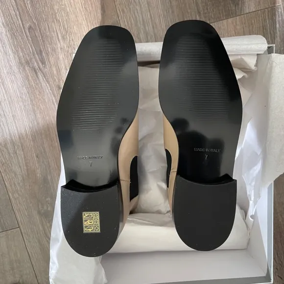 NWT. Everlane Italian Leather Square Toe Chelsea Ankle Boots. Tan. Size: 7