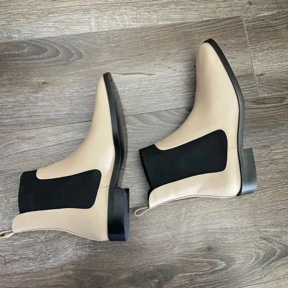NWT. Everlane Italian Leather Square Toe Chelsea Ankle Boots. Tan. Size: 7