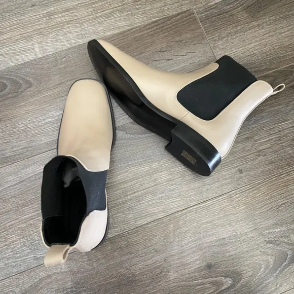 NWT. Everlane Italian Leather Square Toe Chelsea Ankle Boots. Tan. Size: 7