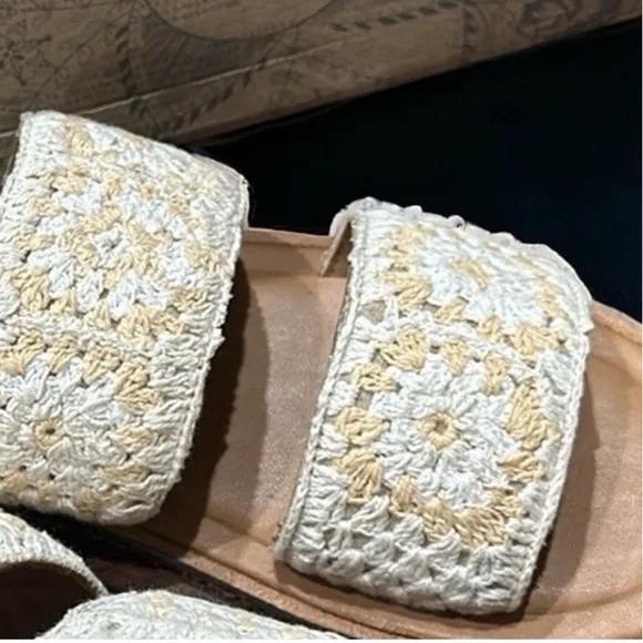 NWT Free People NEW IN BOX crochet cream sandals slip on tan/cream Sz 37.5 / 7.5
