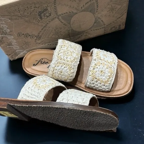 NWT Free People NEW IN BOX crochet cream sandals slip on tan/cream Sz 37.5 / 7.5
