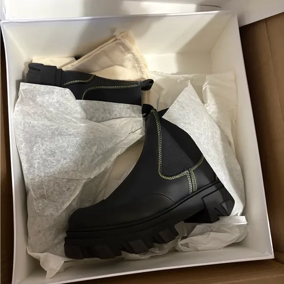 NWT Ganni Low Chelsea Boots