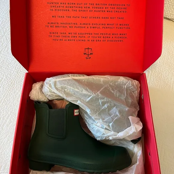 NWT Hunter Chelsea boots