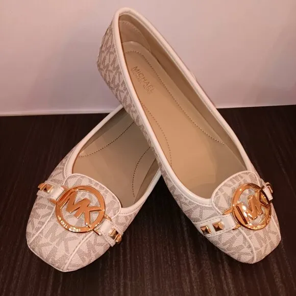 NWT IN BOX 💥 MICHAEL KORS Vanilla Fulton Studded Logo Moccasins w/Gold MK Logo