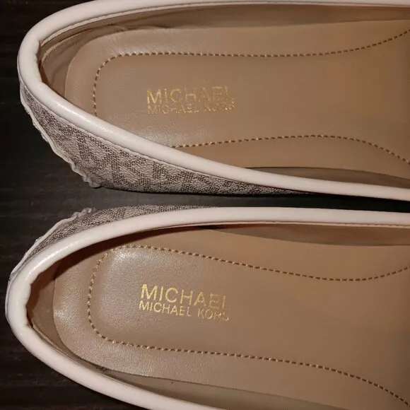 NWT IN BOX 💥 MICHAEL KORS Vanilla Fulton Studded Logo Moccasins w/Gold MK Logo